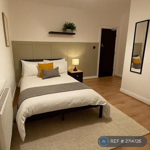 1 bedroom in a house share to rent - Photo 1