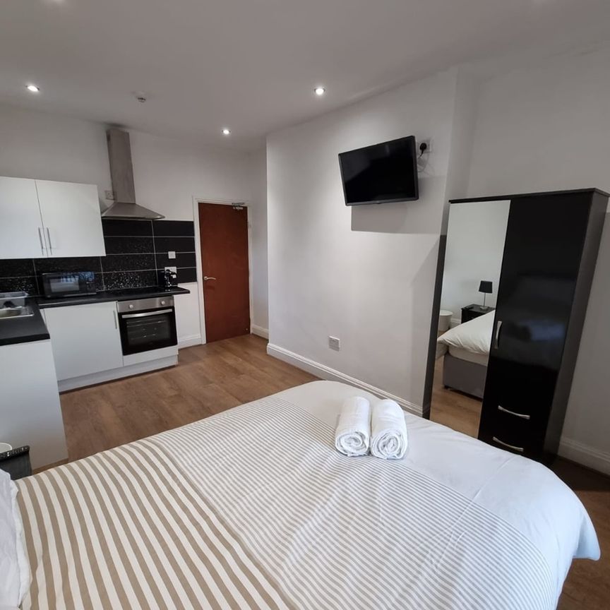 Studio Flat, Strand Road, L20 - Photo 2