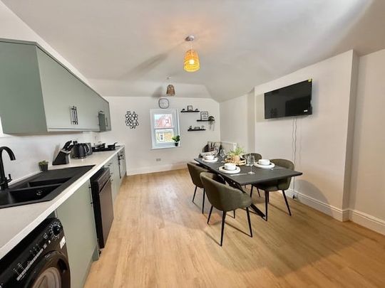 Room in a Shared Flat, Chantry Road, BS8 - Photo 1