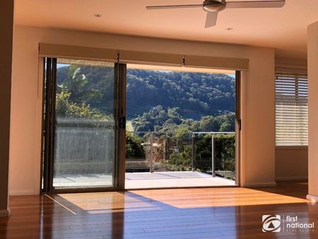 Picture-perfect family home in a prime Coffs Harbour location - Photo 3