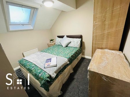 1 bedroom in a house share to rent - Photo 5