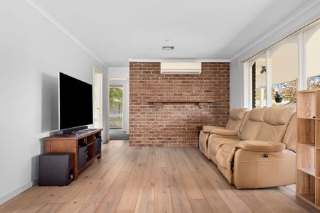 A Family Gem in a Prime Frankston South Location - Photo 4