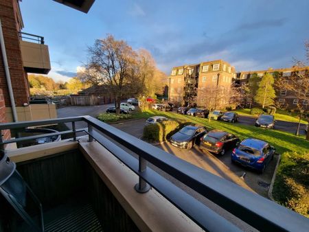 1 bedroom in a flat share to rent - Photo 3