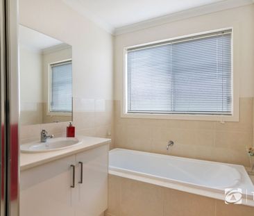 Spacious family home in quiet location - Photo 6