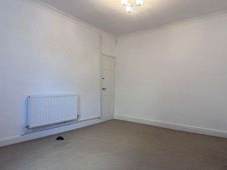 2 bedroom semi-detached house to rent - Photo 4