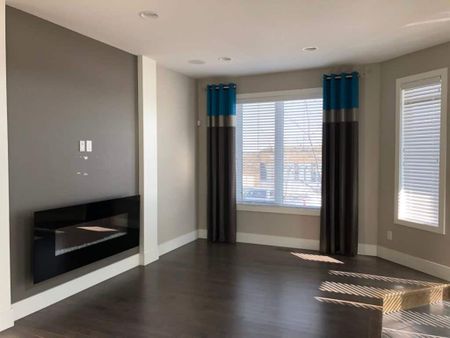 Edmonton Unfurnished townhouse Rental in MaGrath - Live in this Modern New Home in Prestigious MaGrath! - Photo 2