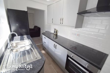 4 bedroom terraced house to rent - Photo 5