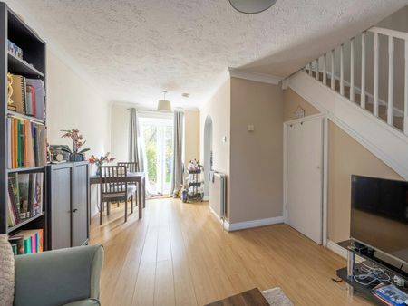 Terraced House to rent on - Photo 5