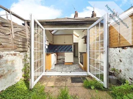 2 bedroom end of terrace house to rent - Photo 2