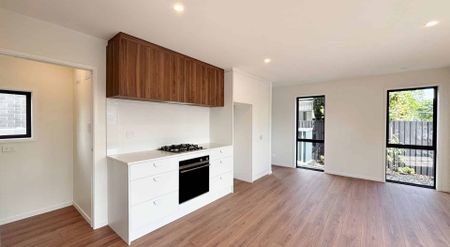 CHRISTCHURCH CENTRAL - 3 BEDROOMS, 3.5 BATHROOMS, 2 HEATPUMPS - Photo 4