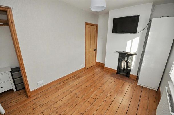2 bedroom end of terrace house to rent - Photo 1