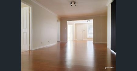 Spacious Home with Modern Finishes and Perfect Entertaining Spaces... - Photo 2