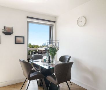 Ambassador Building, Embassy Gardens, SW11 7BR - Photo 2