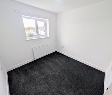 3 bedroom end of terrace house to rent - Photo 3