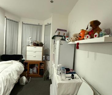 1 bedroom in a house share to rent - Photo 4