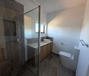 Brand New 4-Bedroom Townhouse in the Heart of Airport West - Photo 4