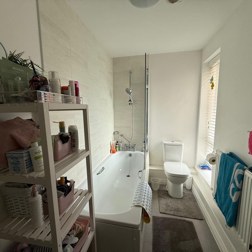 Nicholas Charles Crescent, Aylesbury - Photo 1