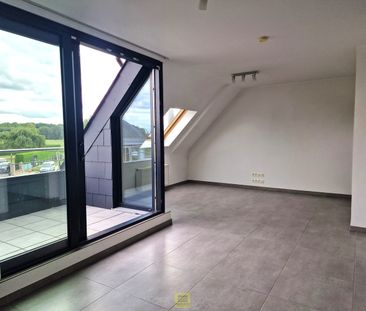Lichtrijk duplex appartement met 2 slaapkamers, terras én autostaan... - Photo 5