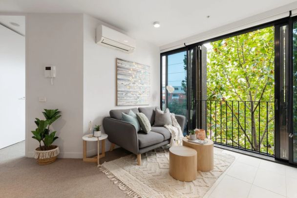 Light-Filled and Chic Bayside Living with Rooftop Oasis! - Photo 1