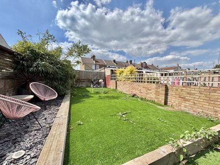 Room 3, Tennyson Road - Photo 2
