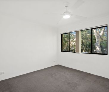 Relaxed Living in a Quiet North Wollongong Pocket - Photo 1