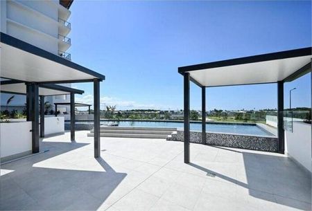 Luxury 2-bedroom ocean view apartment - Photo 3