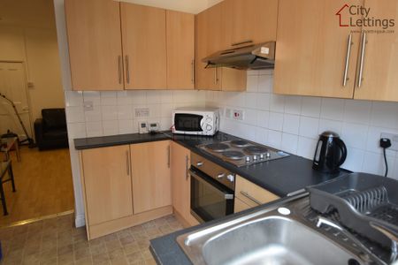 4 Bedroom Mid Terraced House - Photo 5