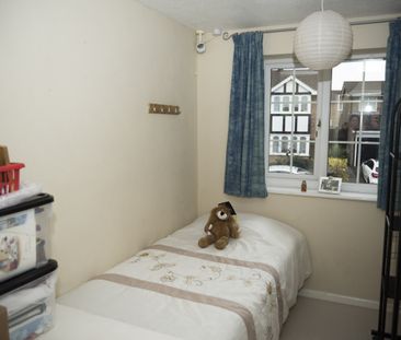 3 Bed Link Detached House To Let in Wellingborough - Photo 2