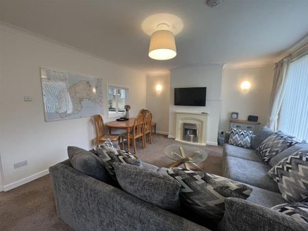 3 bedroom semi-detached bungalow to rent - Photo 5