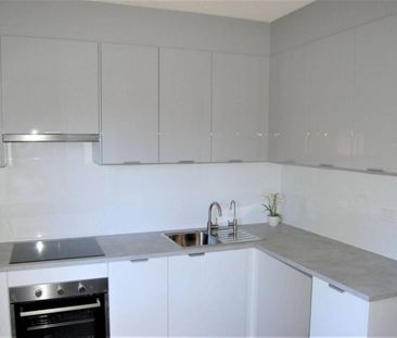 Spacious and Beautiful Apartment - Photo 4