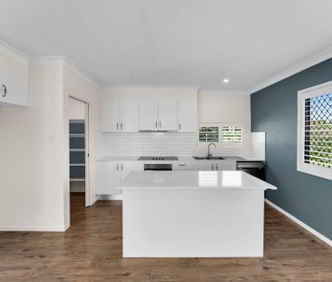 Resort-Style Entertainer on a Huge Block - 2827sqm! - Photo 4