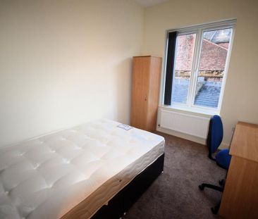 3 bedroom terraced house to rent - Photo 5