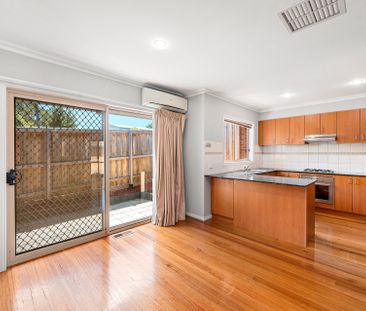 2/5 Sunray Court, Donvale - Photo 2