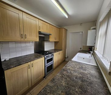 3 bedroom terraced house to rent - Photo 4