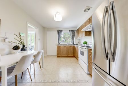 For Lease - 387 Willowdale Avenue, Toronto, Ontario - Photo 2