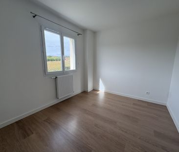 Location Maison 4 pièces 89m² CHAZAY D AZERGUES 69380 - Photo 2