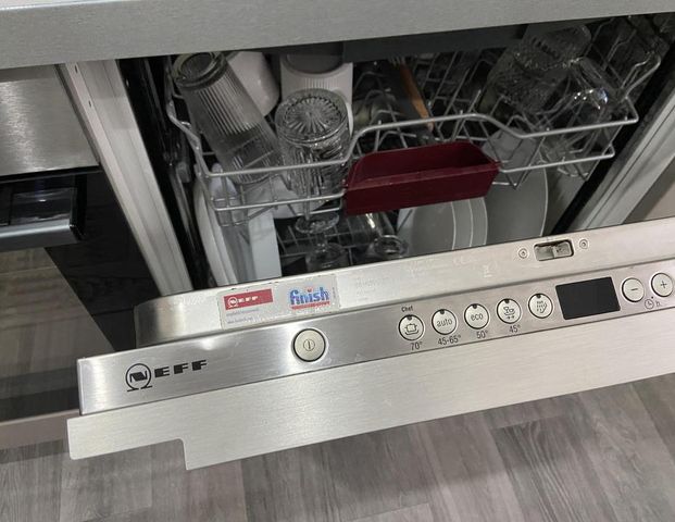 Renovierte und freundliche Altbauwohnung Zentral in Duisburg Ruhrort - Photo 1