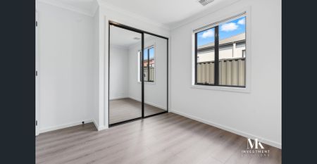 Modern Family Living in Sunbury - Photo 3