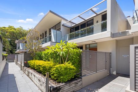 Luxury townhouse with quality inclusions - Photo 4