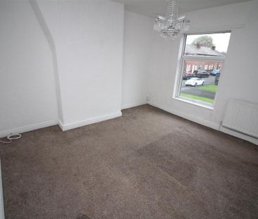 2 bedroom end of terrace house to rent - Photo 2