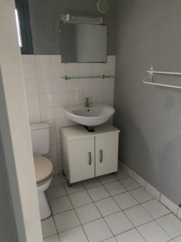 Location Appartement 2 pièces 36m² CHERBOURG-EN-COTENTIN 50100 - Photo 3