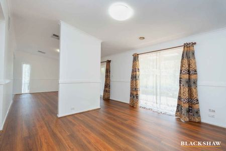 Spacious 3 Bedroom Home in Bonython – Available Now - Photo 2