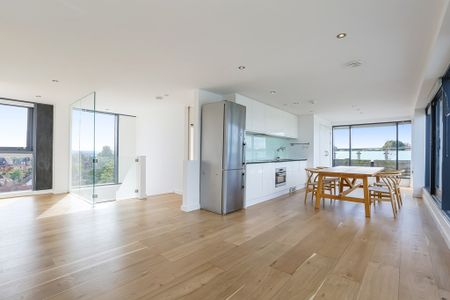 2 Bedroom Penthouse, Kersfield Road, London - Photo 4