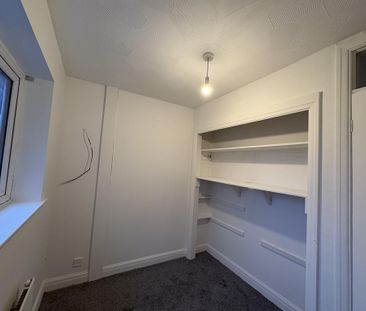 4 bedroom semi-detached house to rent - Photo 4