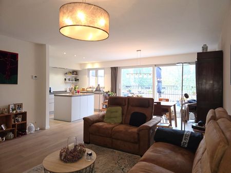 Prachtig appartement met 2 slaapkamers, ruim terras en garagebox in het hart van ’s-Gravenwezel - Photo 5