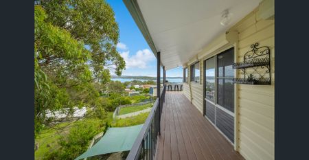 Top-Floor Lakeside Haven with Unbeatable Views – Water, Power & Lawn Included - Photo 2