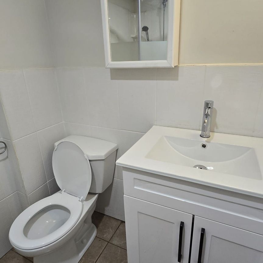 For Lease - 3661 Lakeshore Boulevard Unit# Lower #3, Toronto, Ontario - Photo 1