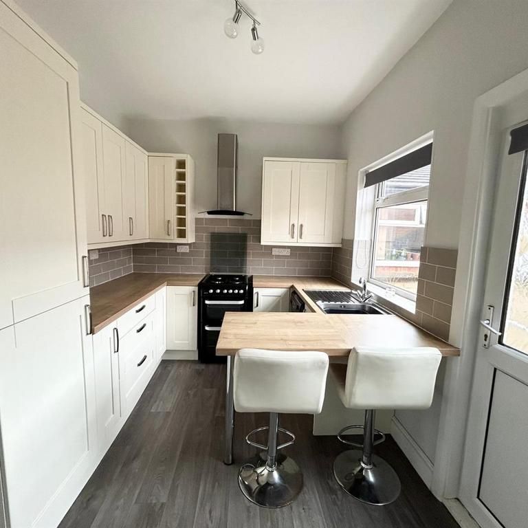 2 bedroom terraced house to rent - Photo 1