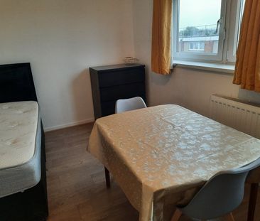 Room in a Shared Flat, Lisselton House, NW4 - Photo 3