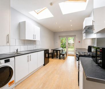 2 bedroom end of terrace house to rent - Photo 1